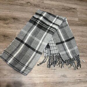 Steve Madden Women’s Muffler Scarf – Gray